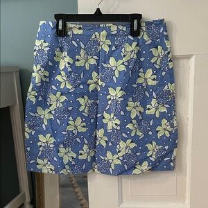 Vineyard Vines flattering Sea Turtle Print Skirt, tummy control, zip back
